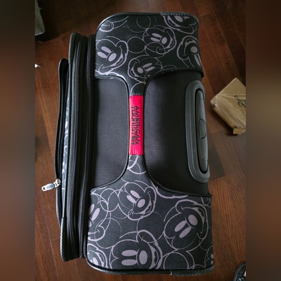 American TouristerMickey Mouse Multi-Face 28" Spinner Suitcase - Picture 5 of 12